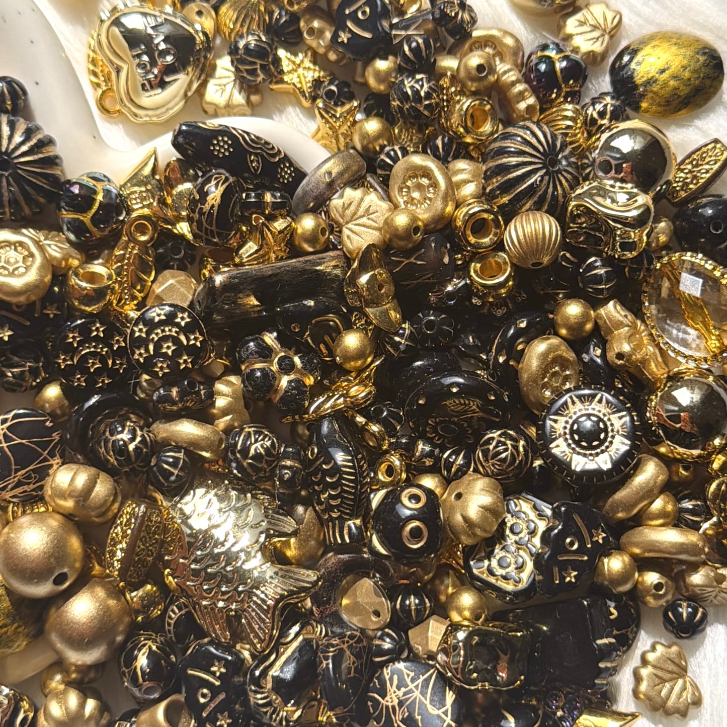 Mélange de perles Noir Or Vintage